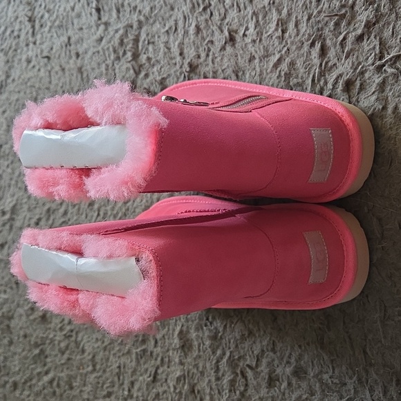 NIB Sz 8 Ugg Pink Short Boots - Picture 7 of 11